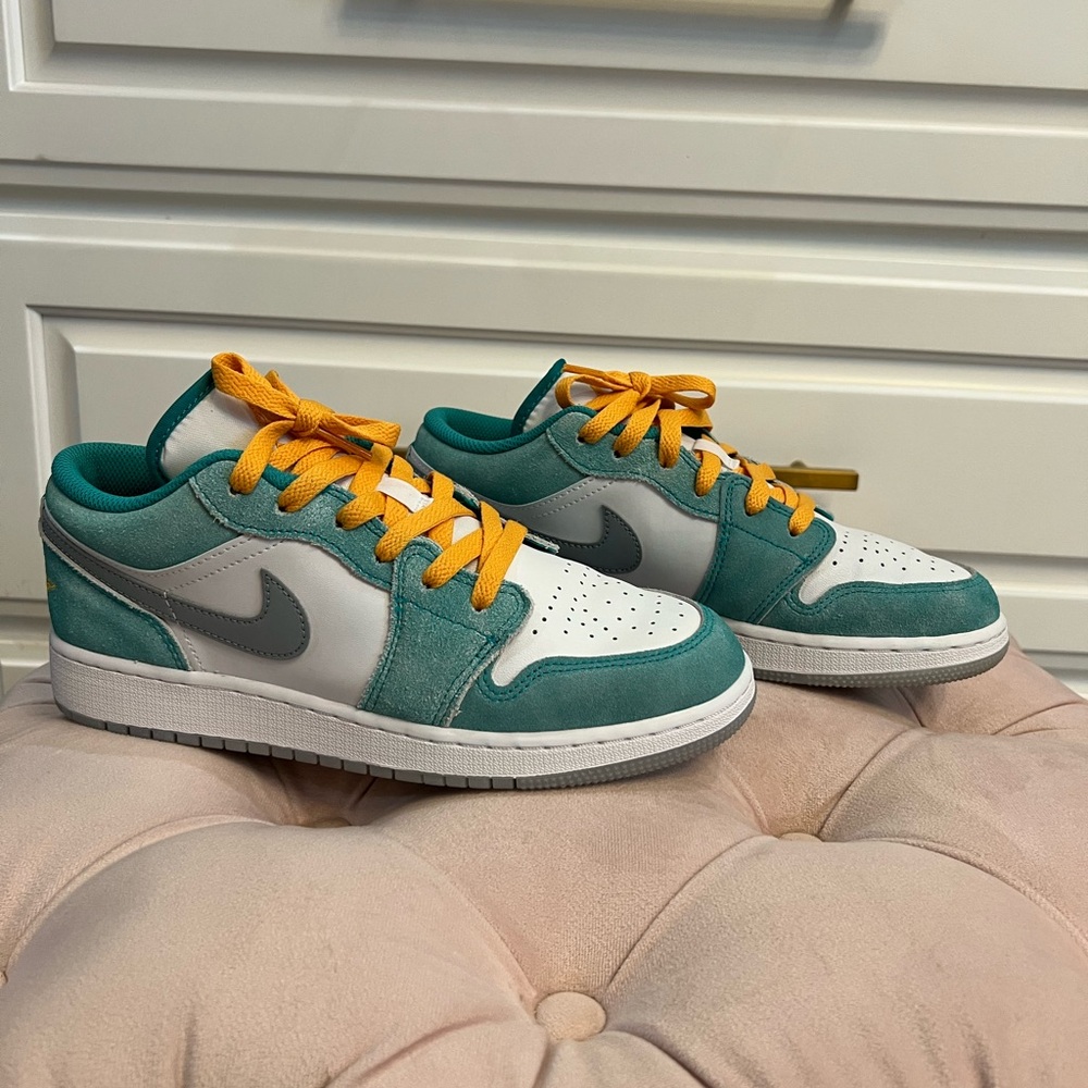 Air Jordan 1 Low SE GS ‘New Emerald’